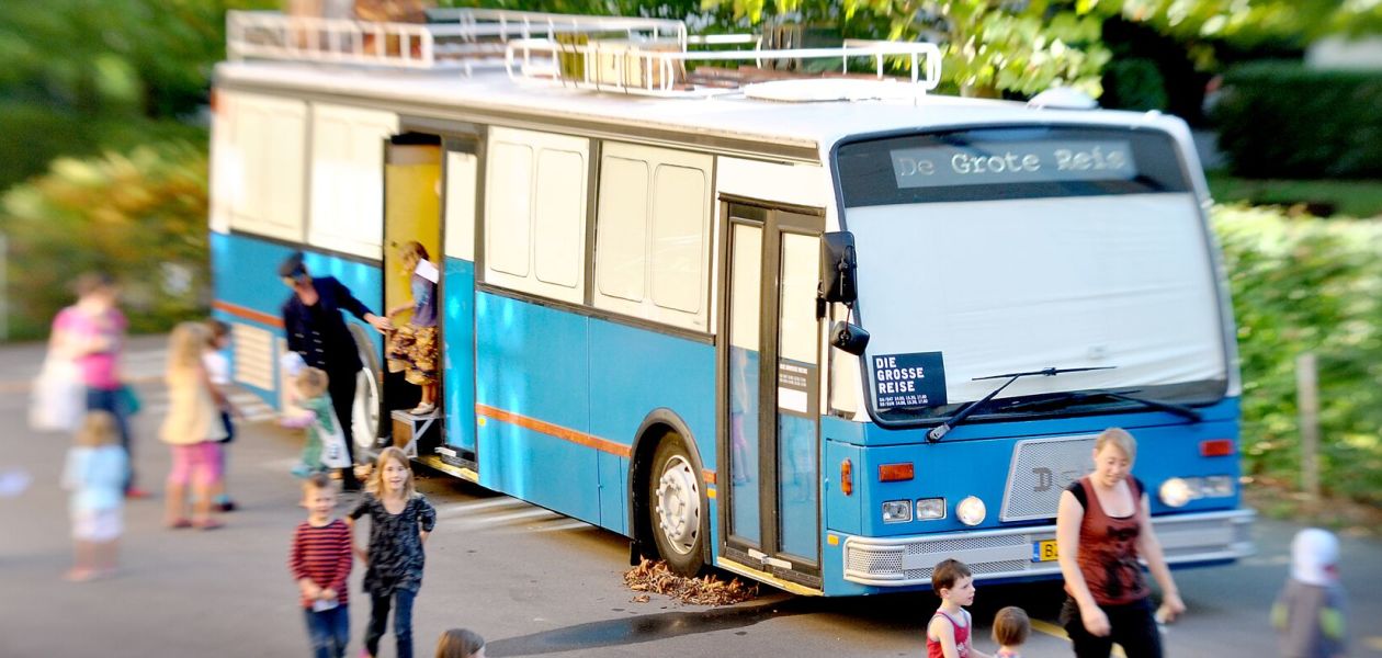 Bus_on_square_preview
