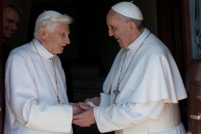Trifft der Papst einen Papst ... Trifft der Papst einen Papst ...
