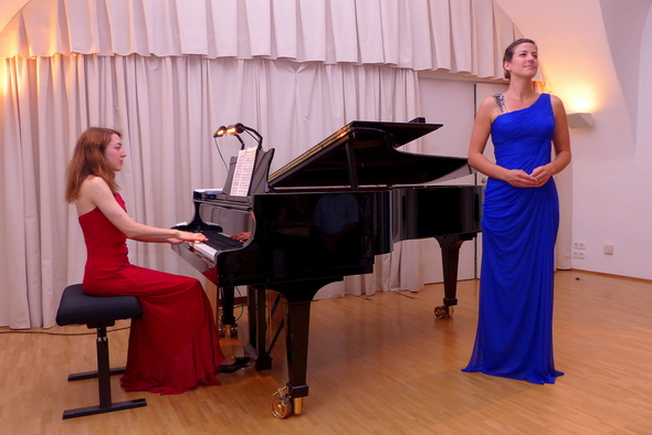 Caroline O'Dwyer und Sonja Schönamsgruber (Foto: Volker Schmidt) Caroline O'Dwyer und Sonja Schönamsgruber (Foto: Volker Schmidt)