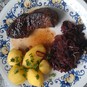 Rinderfilet mit Salzkartoffeln und Rotweinzwiebeln (2013)