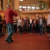 Morgendliche Stimmbildung (Foto: Nele Tröger)