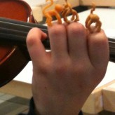 schöne Fingerhaltung