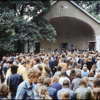 Die Blusfans vor der Musikmuschel in den Achtzigern Die Blusfans vor der Musikmuschel in den Achtzigern