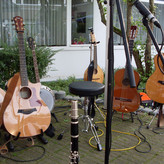Ottmar Nagel und Peter Supplieth überzeugen durch ihr facettenreiches Spiel auf einer Vielzahl an Saiteninstrumenten