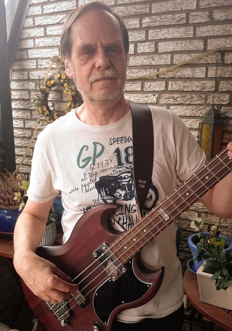 Michael, Bassist der Three Neander Tailors