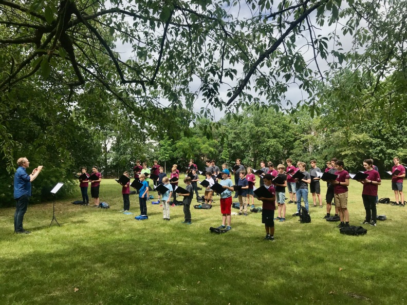 kleines Sommerkonzert für die BewohnerInnen des Pflegeheims "Akazienhof". Foto: Cordula Timm-Hartmann kleines Sommerkonzert für die BewohnerInnen des Pflegeheims "Akazienhof". Foto: Cordula Timm-Hartmann