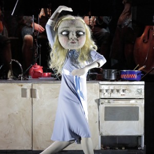 As Parasha in I. Stravinsky´s "Mavra" (Bayerische Staatsoper, München). Photo by W. Hösl.