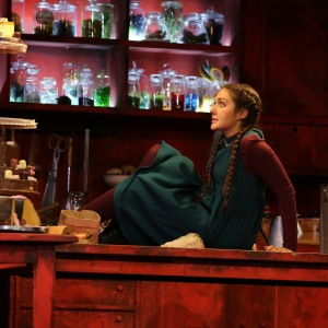 Als Gretel in E. Humperdincks "Hänsel und Gretel" (Hessisches Staatstheater Wiesbaden). © De-Da Productions.