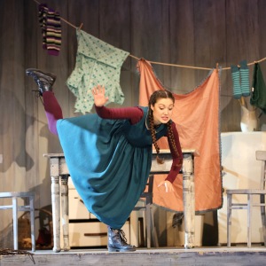 Als Gretel in E. Humperdincks "Hänsel und Gretel" (Hessisches Staatstheater Wiesbaden). Foto von De-Da Productions.