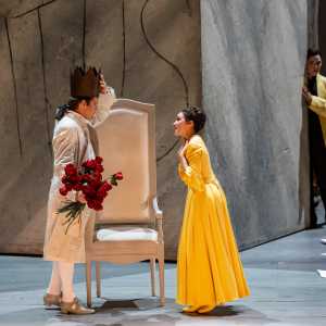 Als Servilia in W. A. Mozarts „La clemenza di Tito“ (Tito - Stanislas de Barbeyrac, Opéra national de Paris). Foto von Emilie Brouchon.