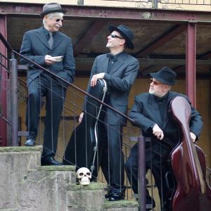 Das Trio "FeelHarmonica" mit Werner Pfizenmaier, Mundharmonika / Leonhard Brandstetter, Gitarre / Roland Baumgarte, Violoncello. Foto: Manfred Miller