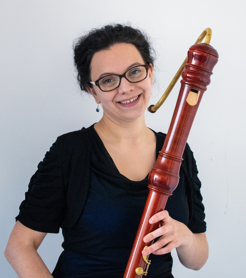 Kathrin Härtel mit Bassblockflöte. Foto: Kristin Härtel