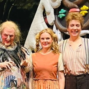 Gretel in Hänsel und Gretel (Anna Sophia Theil, Bogdana Bevziuk, Peter Halasz,Renée Morloc, Richard Sveda, Cornel Frey, Anke Krabbe, Kimberley Boettger-Soller) Inszenierung: A. Meyer-Hanno/ E. Mertel