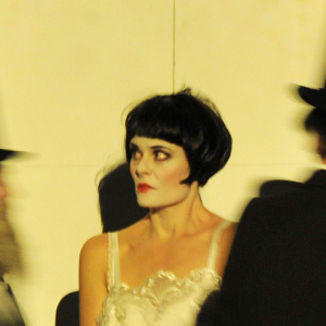 Pamina in Zauberflöte (Chorherren, Anke Krabbe) Inszenierung: S. Andrade/B. Kosky