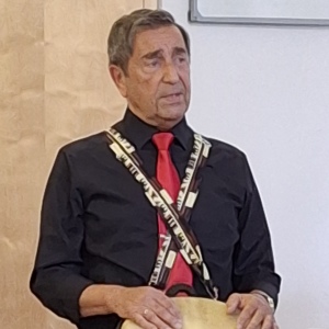 Berthold Weih an der Djembe