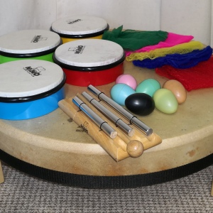Instrumente und Materialien im Musikgarten mit Babys Kurs