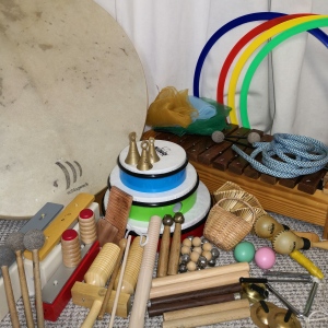 Instrumente und Materialien im Musikgarten Phase 2 Kurs